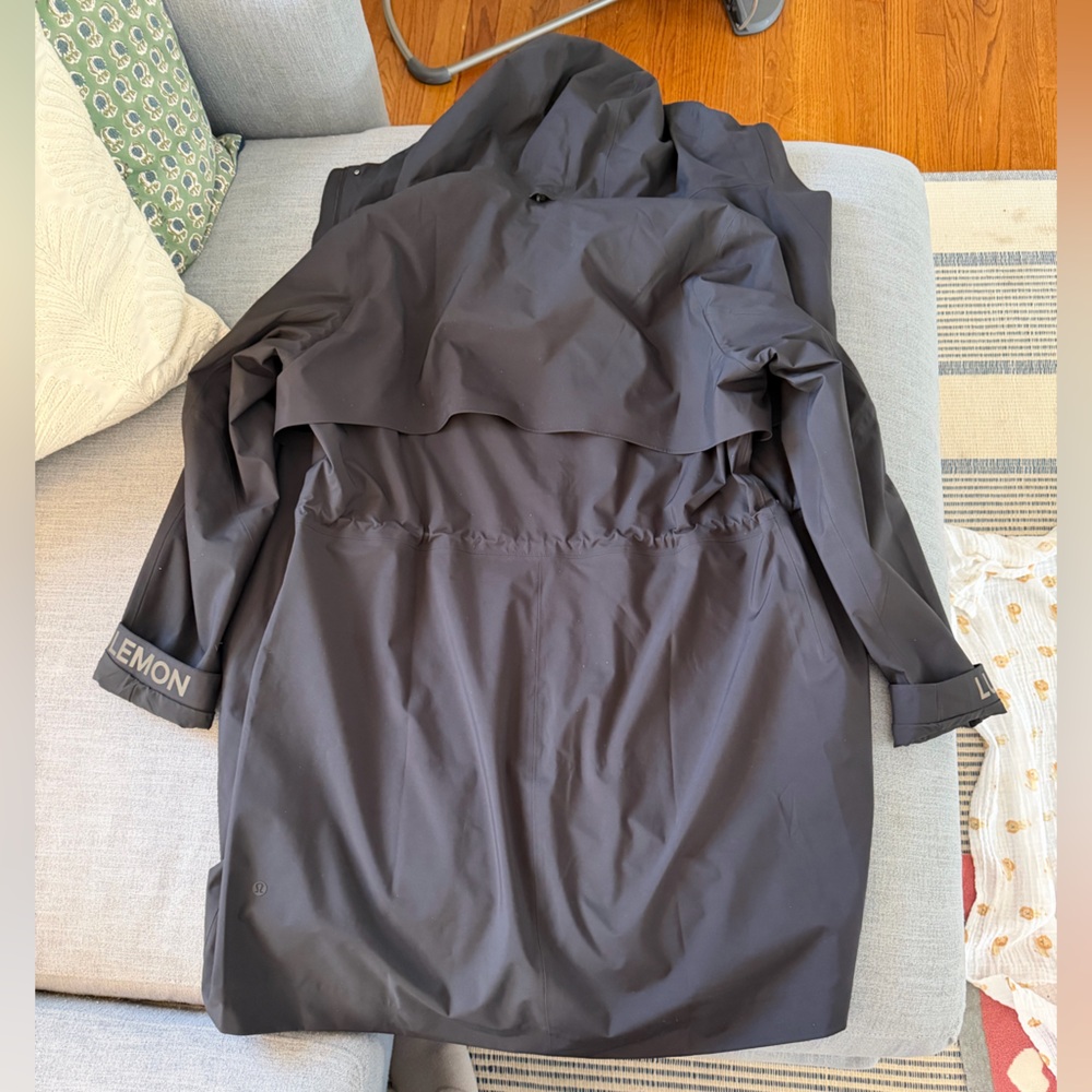 NWOT Lululemon Rain Rebel Jacket in Black 14 - Picture 11 of 12